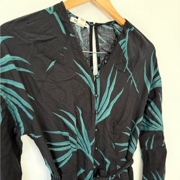 Billabong Floral Long Sleeve Belted Jumpsuit with Pockets (S) - Picture 4 of 9